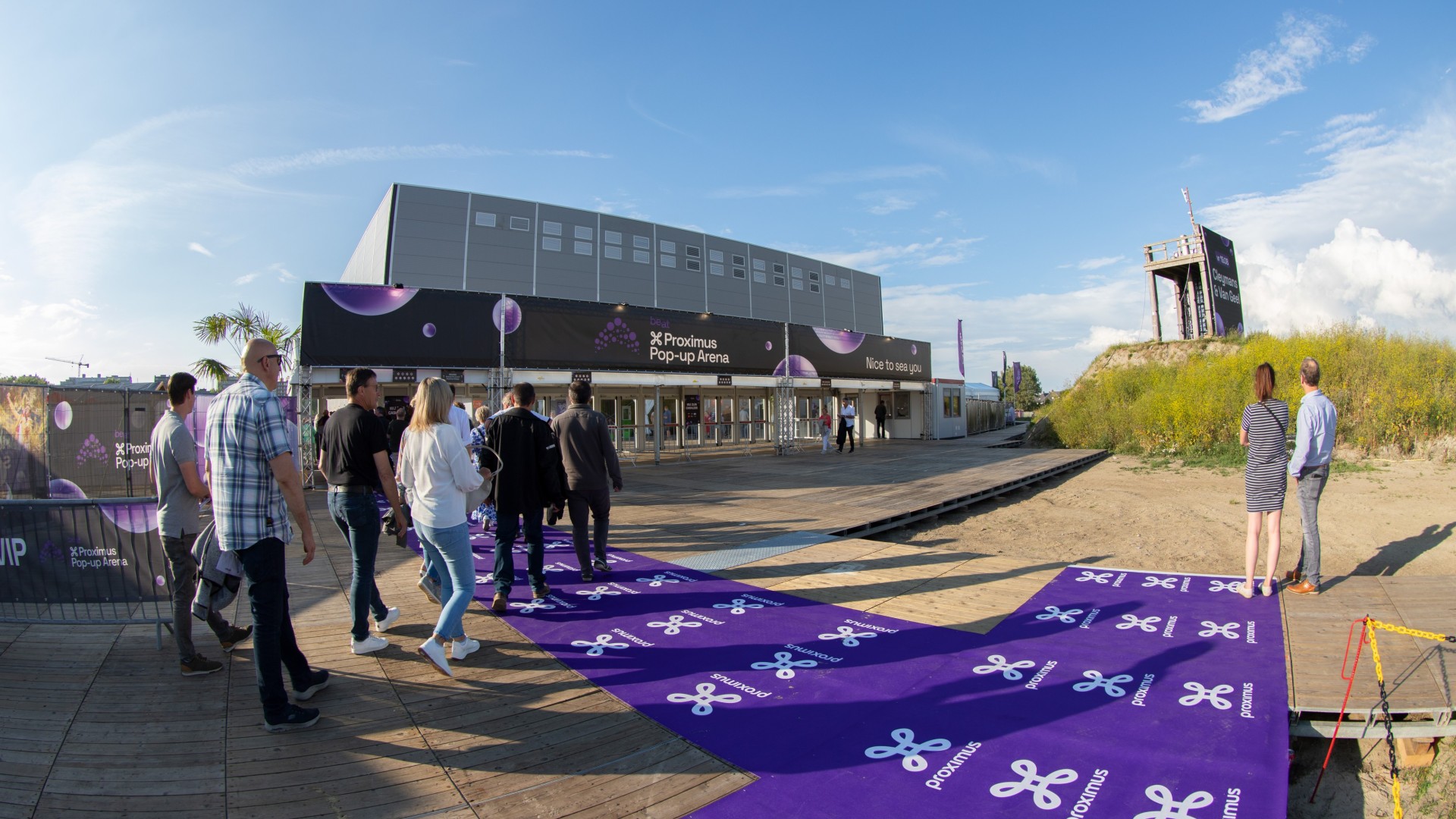 Pop-up concert venue
